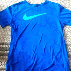 Nike dry fit t-shirt size M